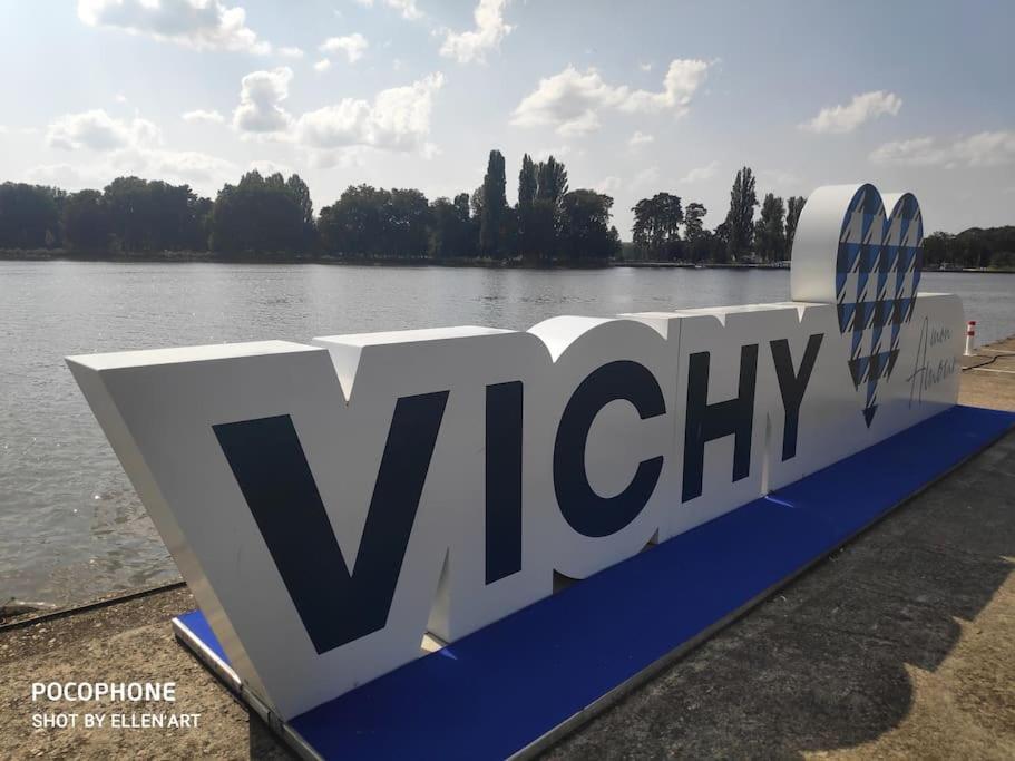 Grand Appartement Confort Vichy Exterior photo